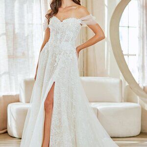 New long white wedding dress,bridal gown. Lace destination